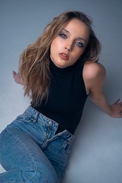 Mulher, Modelo, Jeans, Gola Alta Preta