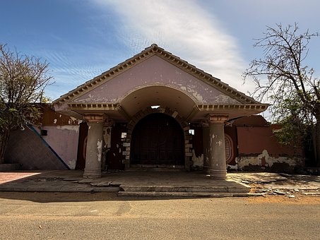Verlassene Villa, Städtische Dekadenz