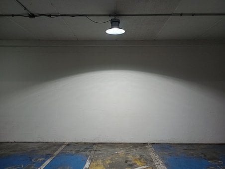 Spațiu Liminal, Cameră Goală, Minimalism