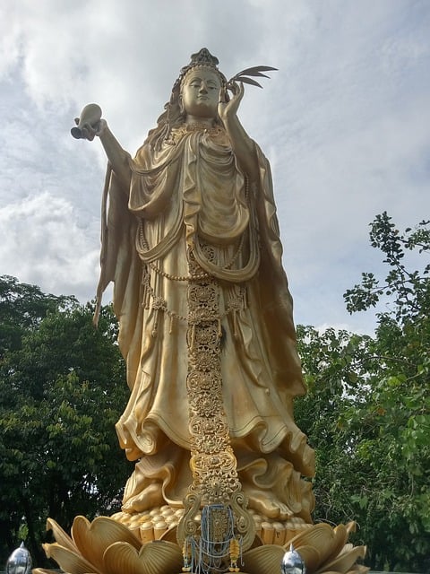 Statuie Aurie, Sculptat Manual