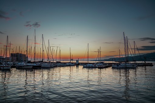 Free Harbor Yachts photo and picture