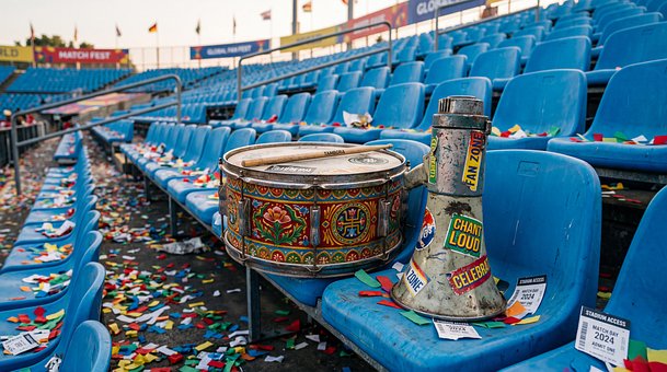 Tambores, Megafone, Estádio