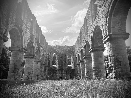Arhitectură Gotică, Ruine Medievale