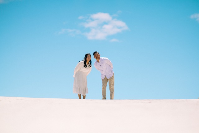 Pareja, Playa, Cielo Azul, Sol, Arena