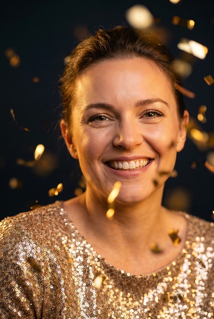 Free woman confetti smile illustration