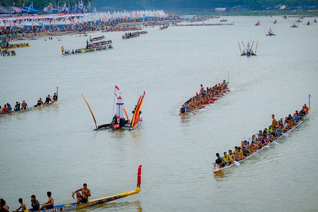 Free Traditional Boat Race Dragon Boat photo and picture