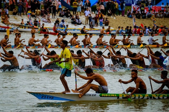 Free Dragon Boat Race Lake photo and picture