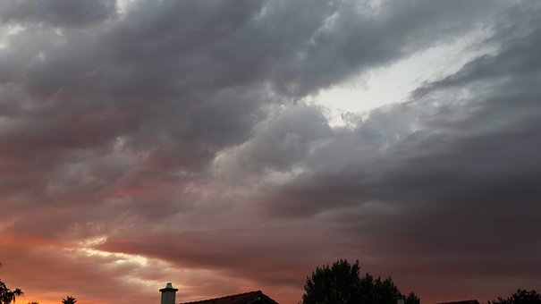 Stürmischer Himmel, Bewölkt