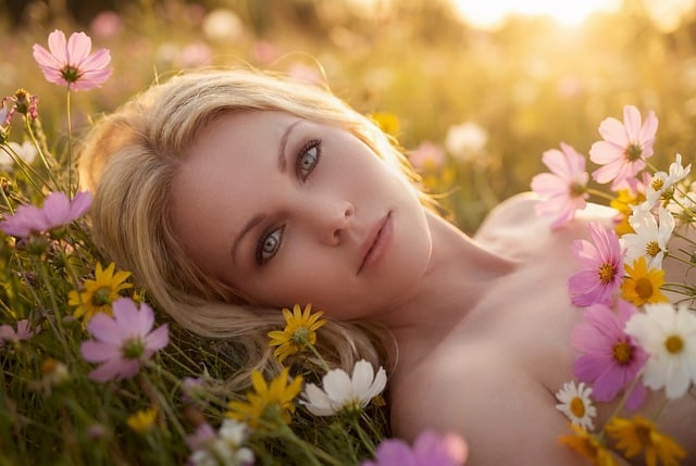 Frau, Blumen, Sonnenlicht, Friedlich