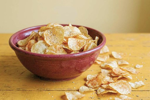 Kartoffelchips, Rød Skål, Træbord, Stegt