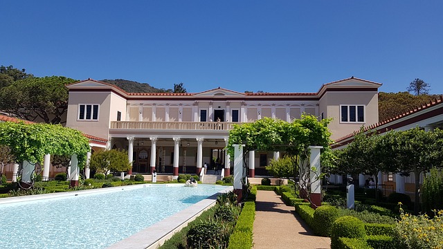 Free Villa Architecture photo and picture