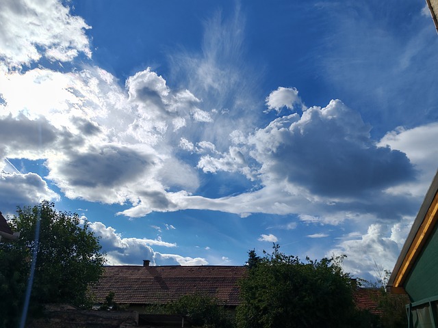 Blauer Himmel, Wolken, Sonnig, Sommertag