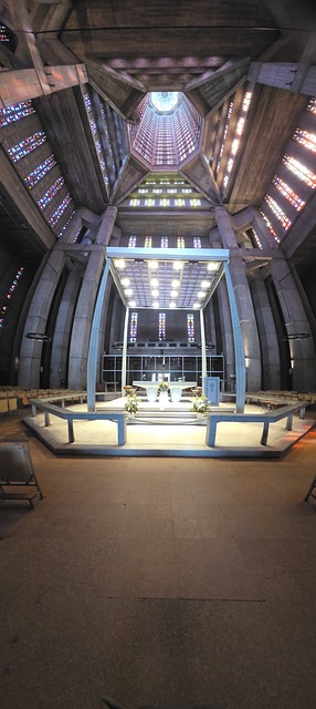 Arhitectură Modernă, Biserică, Interior
