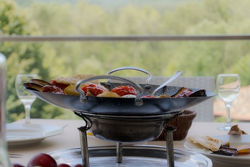 Traditionelles Essen, Draußen Essen