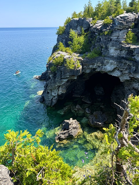 Grotte, Sø, Vand, Klippe, Træer, Klipper