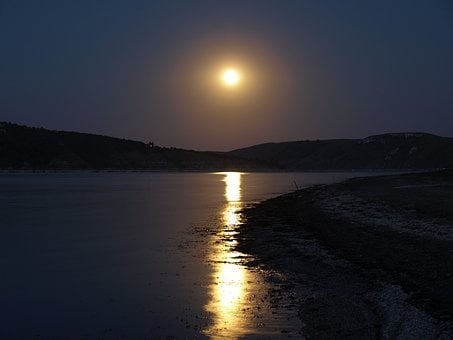 Free Moon Lake photo and picture