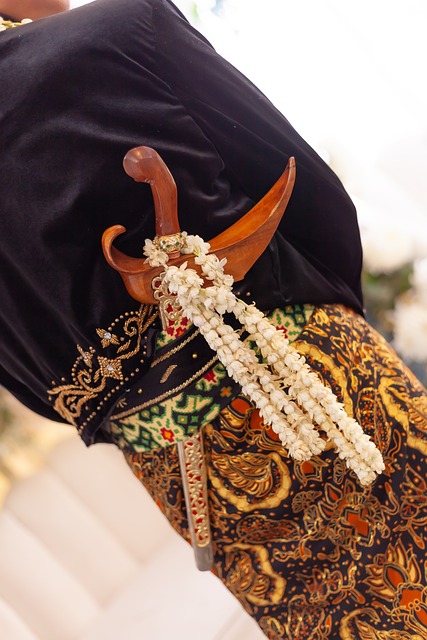 Îmbrăcăminte Tradițională, Keris, Batik