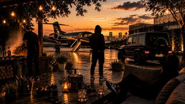Privatjet, Luxus-Suv, Sonnenuntergang