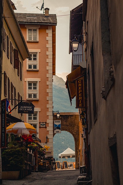 Dorf, Berge, Architektur, Springbrunnen