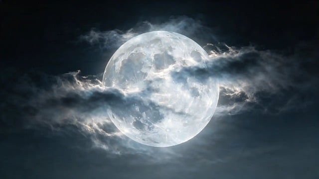 Lua, Nuvens, Céu Noturno, Brilhando