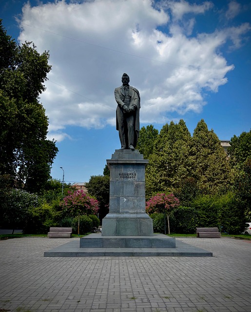 Statue, Denkmal, Tiflis, Park, Baum