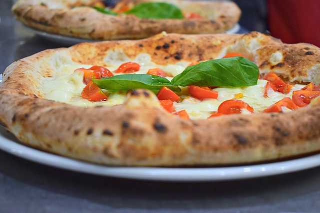 Pizza, Verse Basilicum, Cherrytomaten