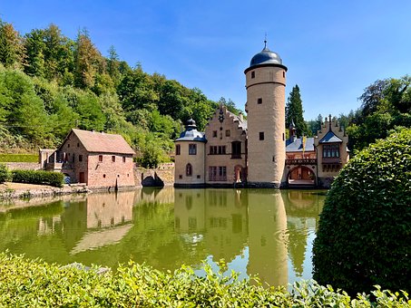 Free Castle Mespelbrunn photo and picture