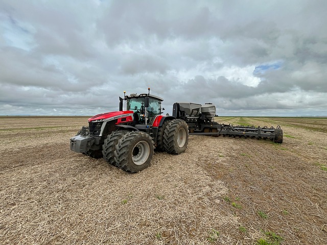 Tractor, Lucru Pe Câmp, Arat