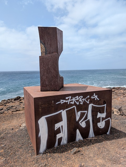Free Sculpture Ocean photo and picture