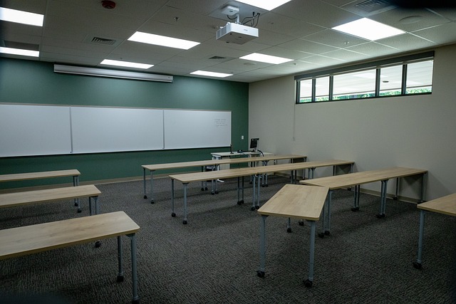 Free Classroom Empty photo and picture