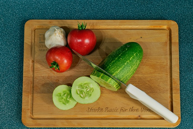 Knoflook, Komkommer, Tomaat, Snijplank