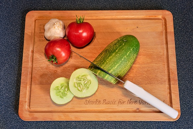 Komkommer, Tomaat, Knoflook, Mes