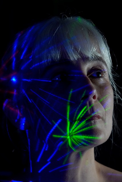 Ultraviolettes Licht, Gesicht, Frau