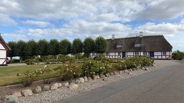 Free Traditional House Thatch Roof photo and picture