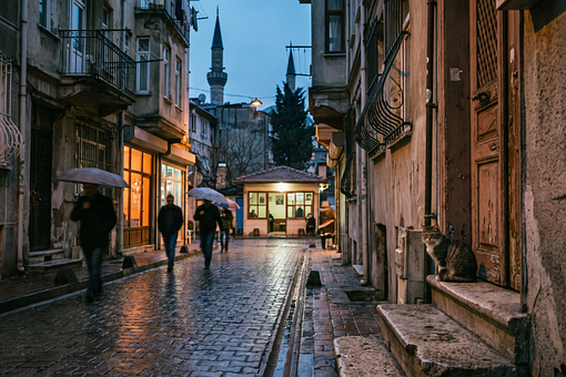 Turcia, Istanbul, Stradă Ploioasă, Seară