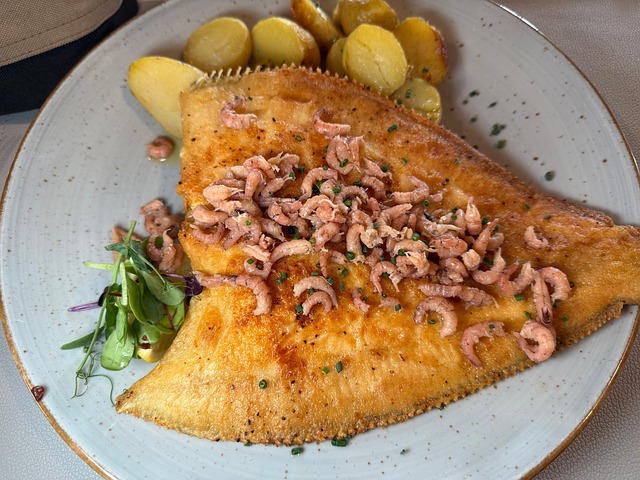 Gebratener Fisch, Garnelen, Kartoffeln