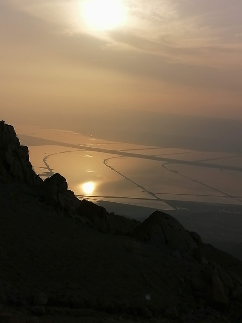 Sonnenaufgang, Gebirgskette, Meer