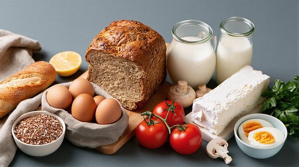Brood, Ei, Tomaten, Melk, Yoghurt, Kaas