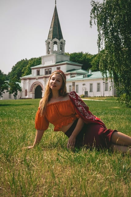 Vrouw, Natuur, Gras, Kerk, Gebouw, Zomer