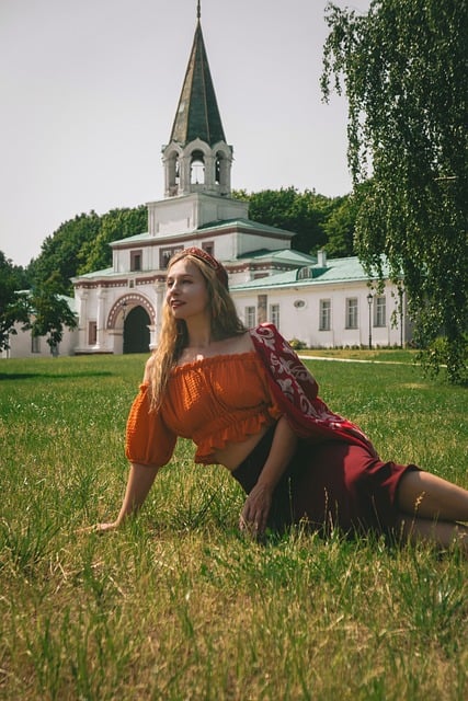 Vrouw, Gras, Gebouw, Tuin, Kerk, Toren