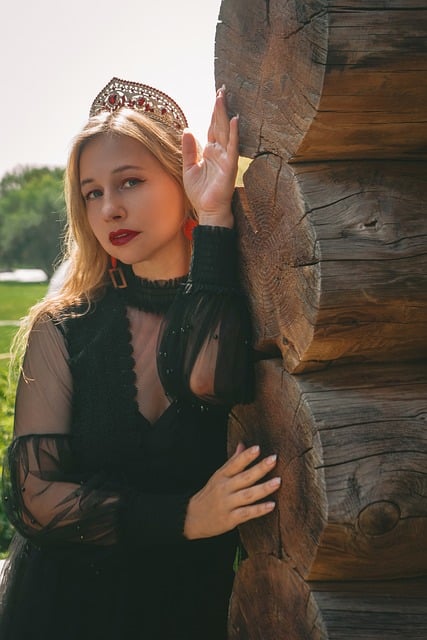 Free Crown Wood photo and picture