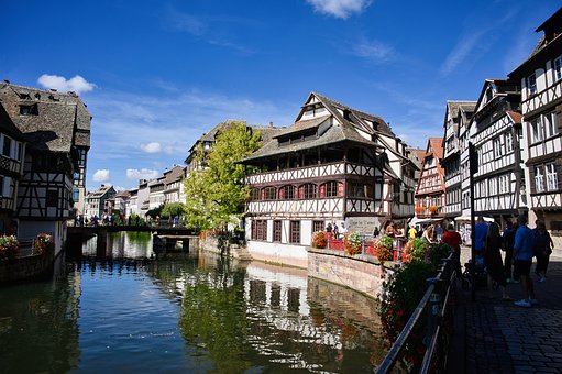 Straßburg, Elsass, Blauer Himmel