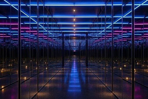 Spiegelgang, Neonlicht, Optische Illusie