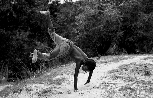 Niño, Voltereta, Playa, Blanco Y Negro
