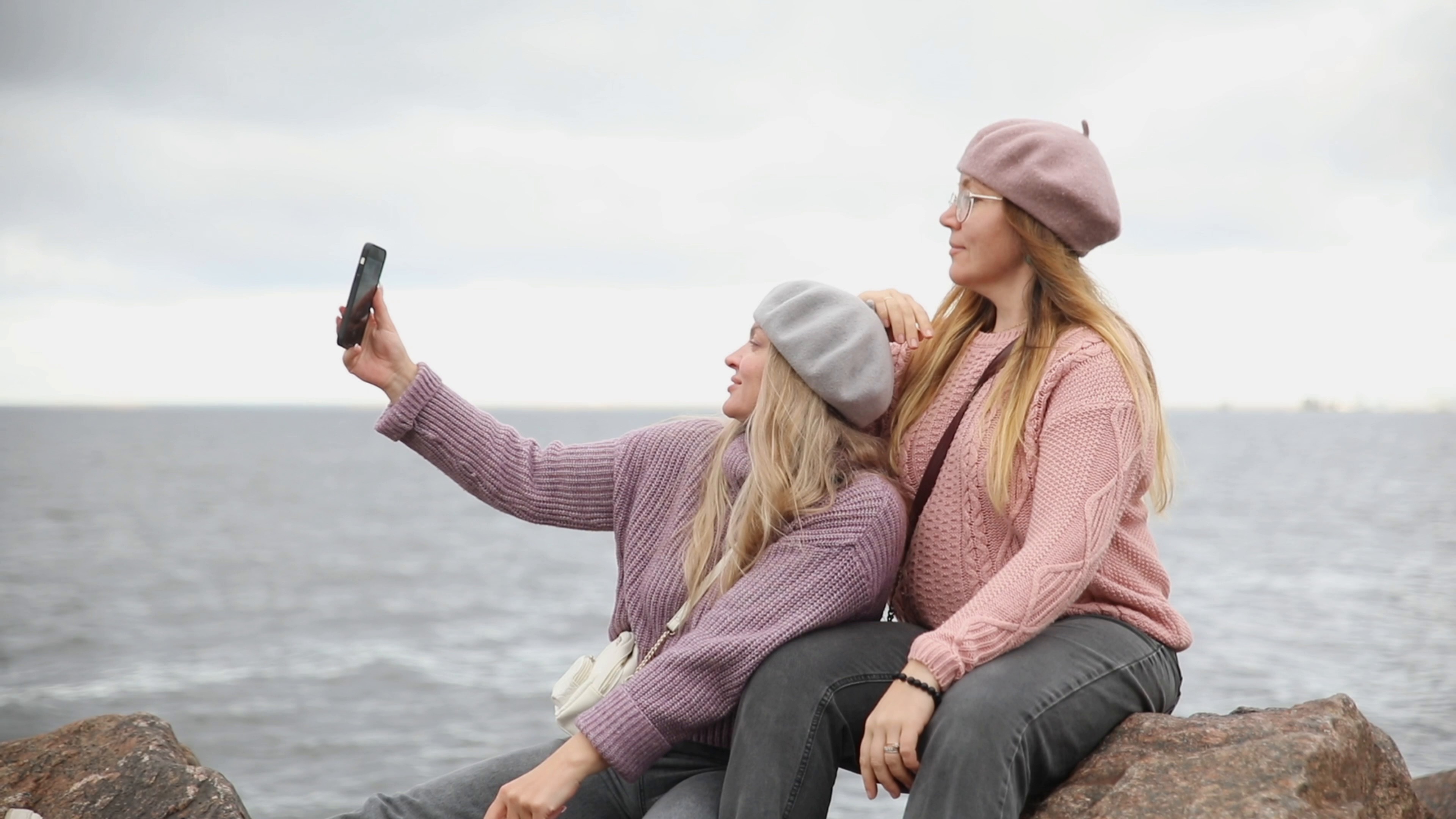 Selfie Smartphone Women Friends